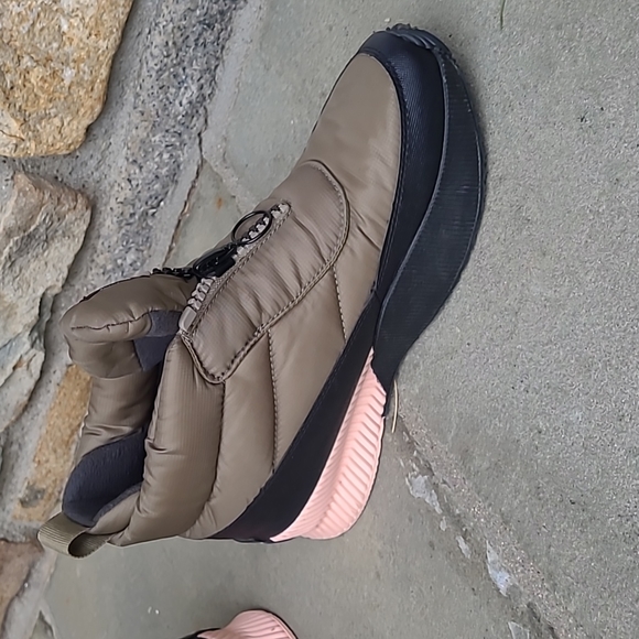 Sorel out n about puffy boots - Picture 10 of 14